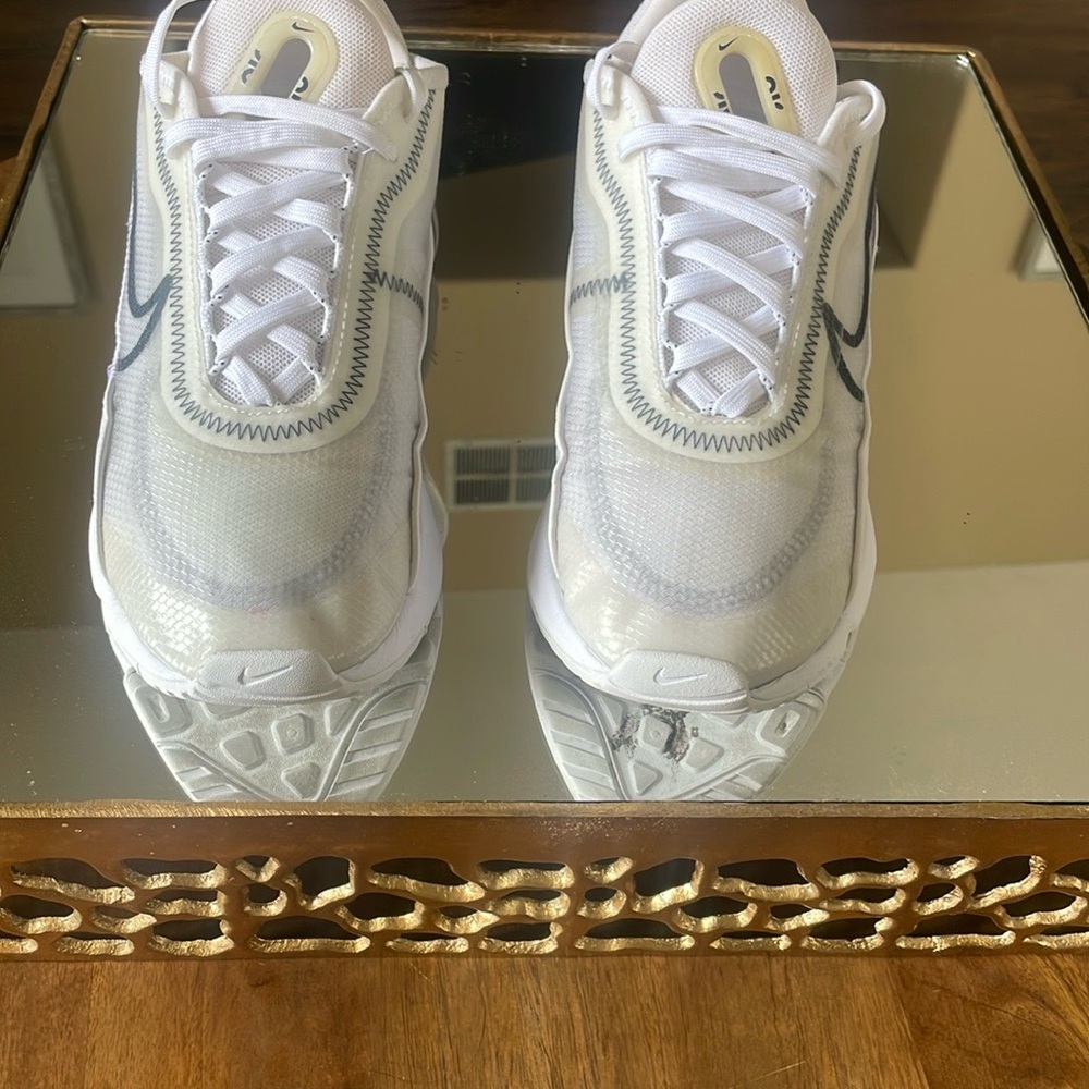 Nike White Sneakers Minimalist Design